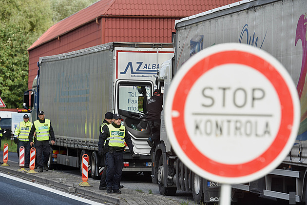 Policie zkontrolovala tisícovku cizinců, dva z nich hledal Interpol