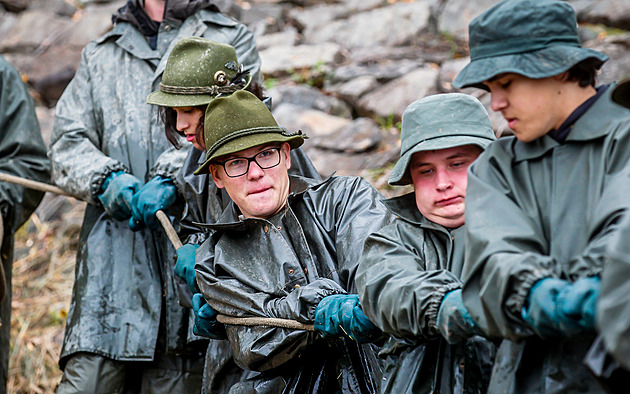 Začíná podzimní výlov rybníka Rožmberka, poslanci budou hlasovat o vládním konsolidačním balíčku
