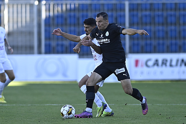 Slovácko - Bohemians 2:4, hostům pomohla červená brankáře, Květ dal hattrick