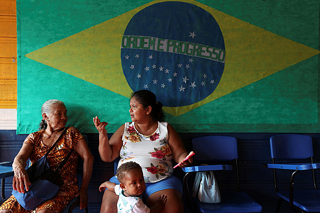 Brazílie volí prezidenta. Kontroverzního Bolsonara vyzývá levicový lídr