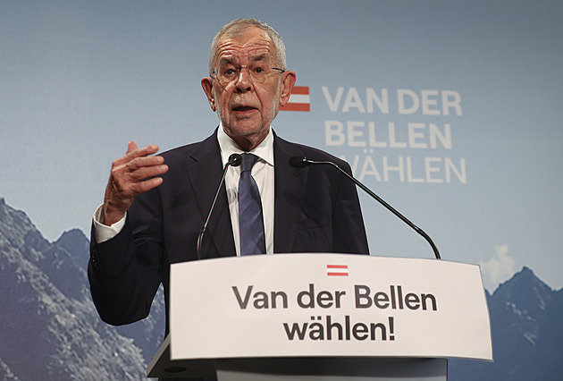Van der Bellen zůstává rakouským prezidentem. EU se zhroutí sama, nebral si servítky největší soupeř