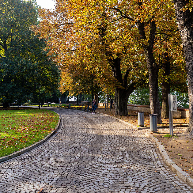 <p>Tato krásná fotografie byla pořízena ve čtvrtek kolem 9 ráno. Krásná podzimní barva a národní divadlo.Praha je na podzim kouzelná, velkolepá. V tomto ročním období musíte zemi navštívit.</p>