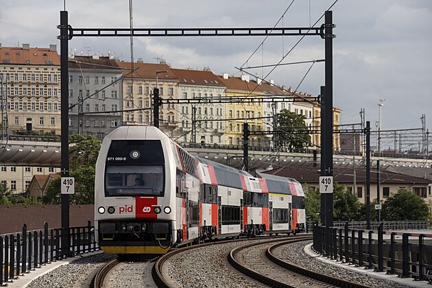 Vlak PID v nových barvách