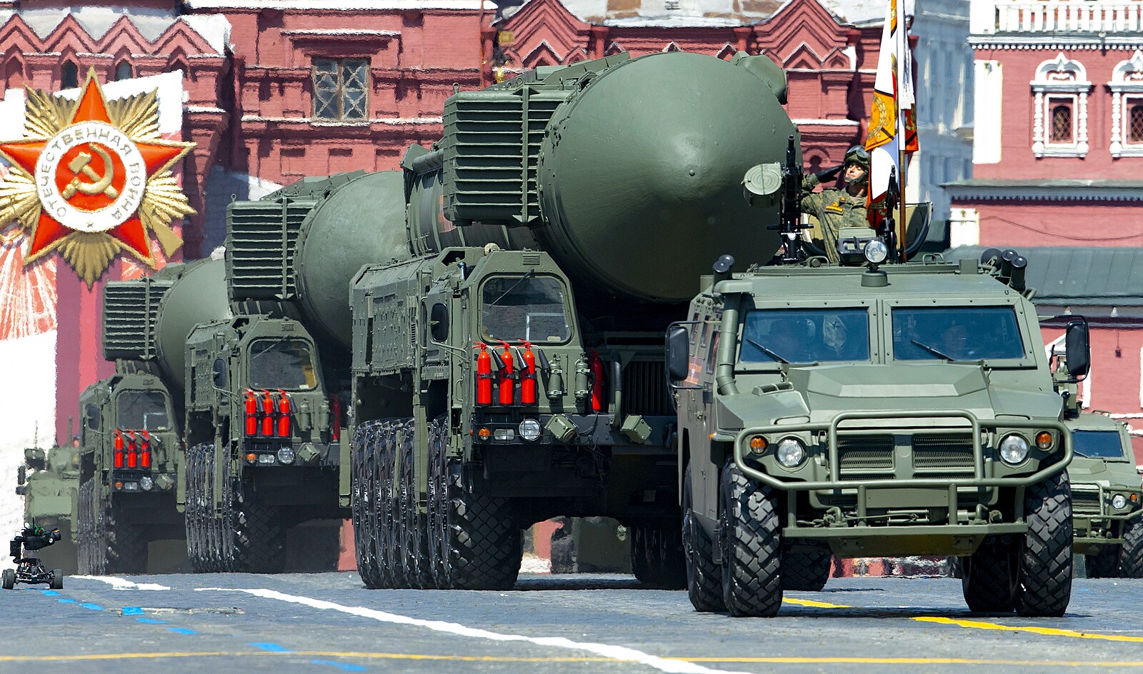 Dohoda z Prahy je minulostí. Začíná svět bez limitů na jaderné arzenály Ruska a USA