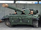 Fotografie tanku Tomá, který brzy zamíí na Ukrajinu. Je to modernizovaný...