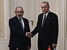 Prezident Erdogan se setkal s arménským premiérem na praském summitu. (6....