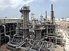 Zaízení na produkci plynu v katarském prmyslovém mstu Ras Laffan. (2017)