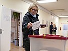 Obyvatelé lotyské Rigy odevzdávají hlas ve volbách do parlamentu. (1. íjna...