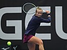 Barbora Krejíková se soustedí na úder bhem finále turnaje v Ostrav.