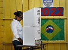 ena ve volební místnosti v Brazílii (2. íjna 2022)