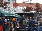 Pivn� sv�tek v Plzni. Lid� slavili 180 let od uva�en� prvn� v�rky piva Pilsner...