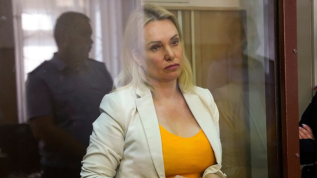 Ruská novináka Marina Ovsjannikovová u soudu v Moskv (11. srpna 2022)