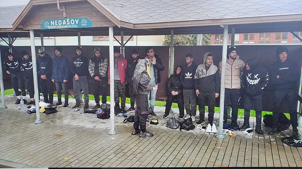 Policisté b�hem kontrol na hranicích se Slovenskem zadr�eli b�ence nap�íklad u...