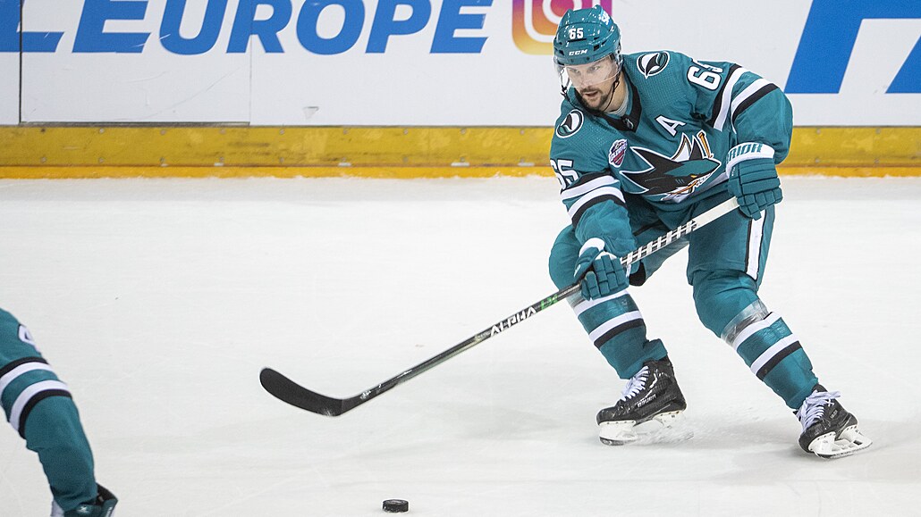 Erik Karlsson ze San Jose v pra�ské O2 aren�.