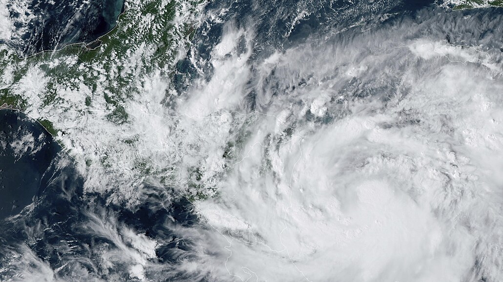 Tropická bouře Julia zesílila na hurikán. (8. října 2022)