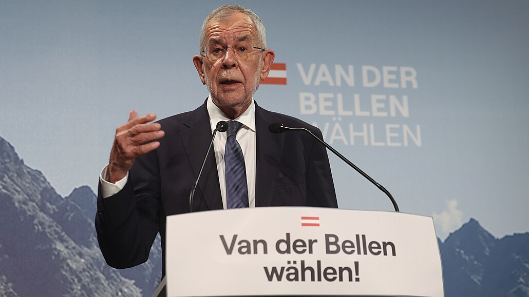Stávající rakouský prezident Alexander Van der Bellen bhem prezidentské...