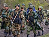 Nově mobilizovaní ruští záložníci se účastní výcviku na střelnici v Doněcké...