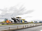 Opravy na dálnici D11 u Hradce Králové (27. 9. 2022)