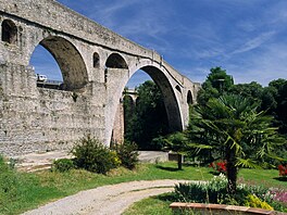 Pont du Diable ve francouzském Céretu peklenuje od roku 1341 eku Tech jediným...