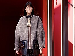 Módní gigant Louis Vuitton pedstavil v Paíi kolekci plnou geometrických...