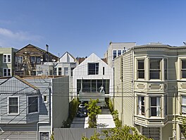 Rekonstrukce domu na úzké parcele v ulicích San Francisca si vyádala hodn...