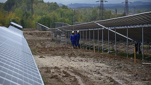 SUAS Group dokončuje první solární elektrárnu na místě bývalého hnědouhelného dolu a zaniklé vesnice Lipnice na Sokolovsku. (6. října 2022)