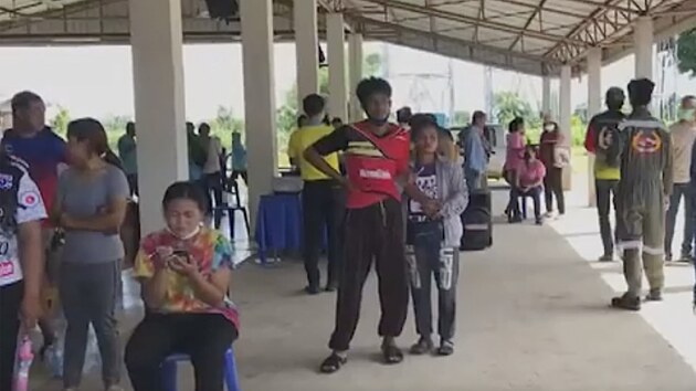 Několik desítek lidi, zejména dětí, zahynulo při střelbě v zařízení péče o děti v Thajsku. (6. října 2022)