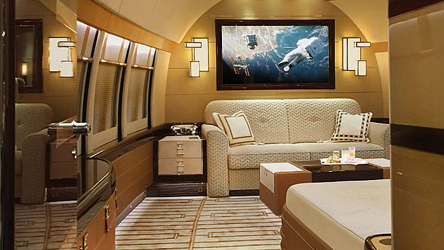 Interir jednoho z exempl VIP letoun Boeing 747-8 BBJ (Boeing Business Jet). Interir realizovalo nvrhsk studio Alberto Pinto.