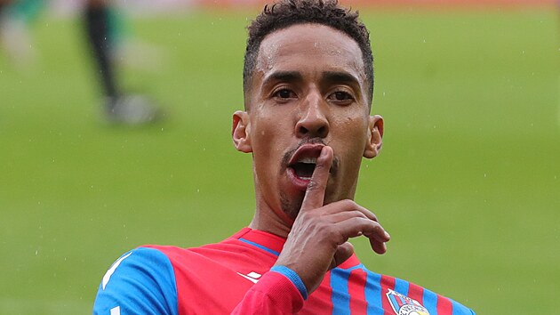 Plze�sk� k��deln�k Jhon Mosquera (vlevo) se raduje ze sv�ho g�lu.