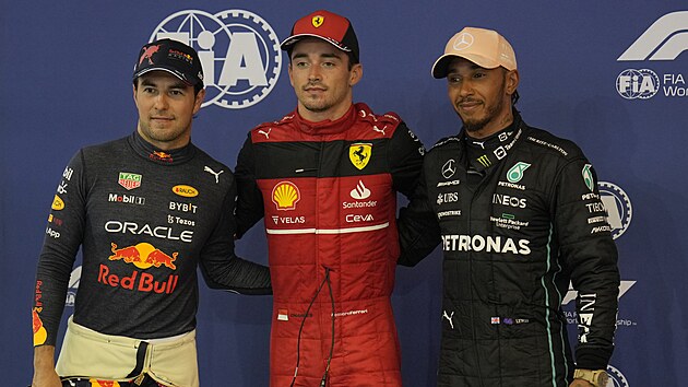 Ti nejrychlej z kvalifikace na Velkou cenu Singapuru: zleva druh Sergio Prez, vtz Charles Leclerc a tet Lewis Hamilton