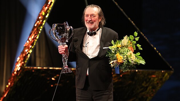 Cenu Th�lie za celo�ivotn� mistrovstv� v oboru alternativn� divadlo z�skal Bolek Pol�vka. (8. ��jna 2022)