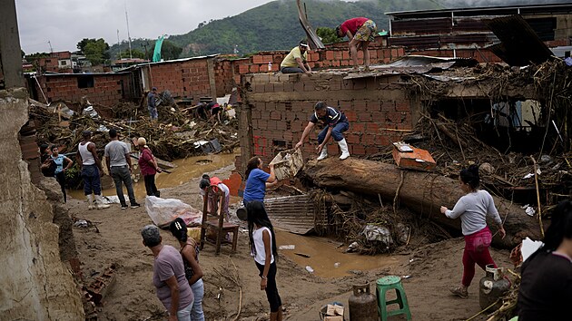 Sesuvy pdy po povodnch ve Venezuele si vydaly nejmn 22 obt, dalch 50 lid se poheuje. (9. jna 2022)