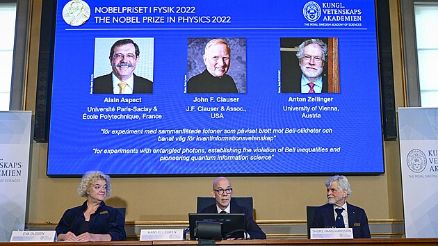 Laureáty Nobelovy ceny za fyziku jsou Francouz Alain Aspect, Amerian John...