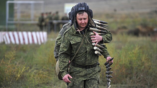 Rekruti rusk armdy se astn vojenskho vcviku na stelnici v Krasnodarskm kraji na jihu Ruska. (4. jna 2022)
