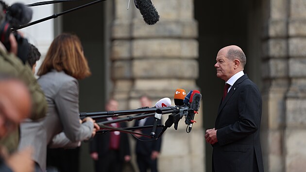 Pjezd sttnk na prvn jednn irho formtu evropskch zem. Nmeck kancl Olaf Scholz. (6. jna 2022)