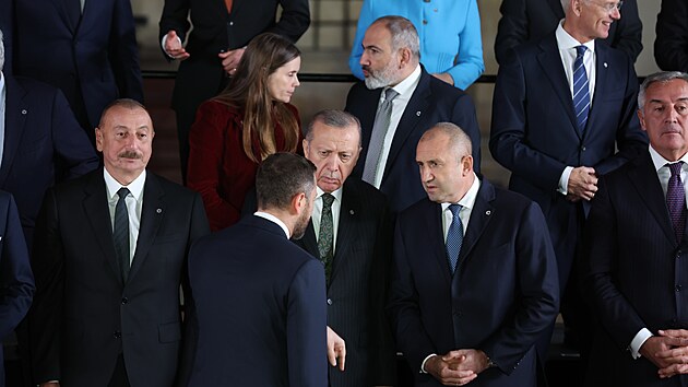 Prezident Erdogan se seel s armnskm premirem  a zerbjdnskm prezidentem. (6. jna 2022)