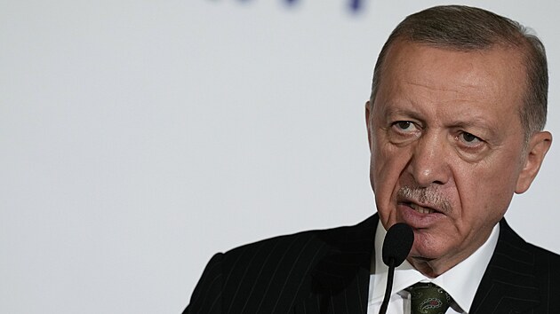 Turecko je partner, kterému může důvěřovat Rusko i Ukrajina, řekl v Praze prezident Erdogan. (6. října 2022)