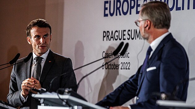 První jednání širšího formátu evropských zemí, Evropského politického společenství. Na snimku Emmanuel Macron a Petr Fiala. (6. října 2022)