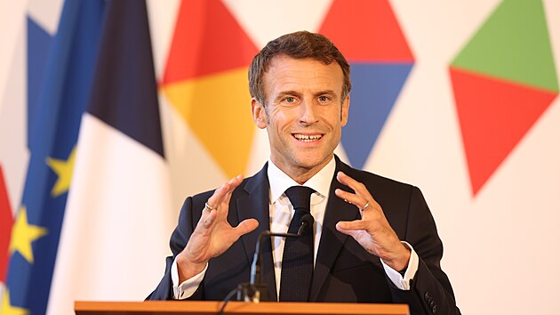 Prvn jednn irho formtu evropskch zem, Evropskho politickho spoleenstv. Na snmku Emmanuel Macron. (7. jna 2022)