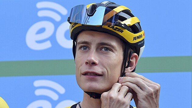 Dnsk cyklista Jonas Vingegaard na startu klasiky Kolem Lombardie