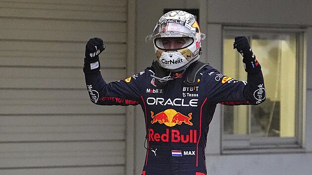 Radost Maxe Verstappena v cli Velk ceny Japonska.