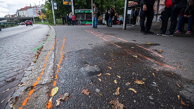 Stopy, které zajistila slovenská policie po nehodě, při níž opilý řidič vjel na zastávku MHD v centru Bratislavy. (3. října 2022)