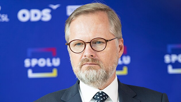 Koalice SPOLU (ODS, KDU-SL a TOP 09) pedstavila kandidty, kter podpo v prezidentsk volb. Na snmku premir Petr Fiala.(4. jna 2022)