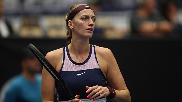 Petra Kvitov v zpase osmifinle turnaje WTA v Ostrav se panlkou Badosaovou.