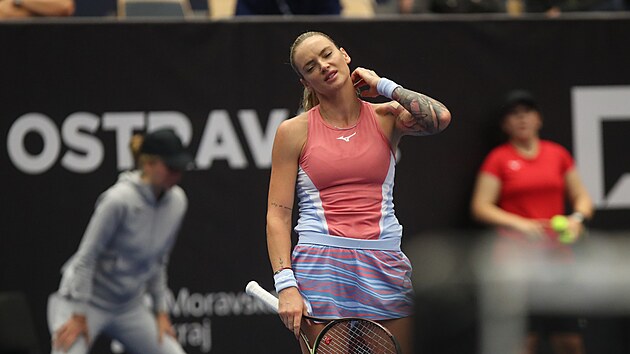 Tereza Martincov bhem osmifinle turnaje WTA v Ostrav proti Estonce Anett Kontaveitov.