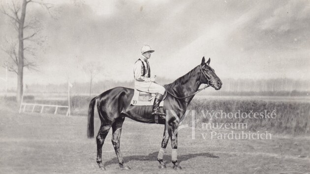 Velk pardubick 1930 a vtz kpt. Popler na koni Gyi lovam.