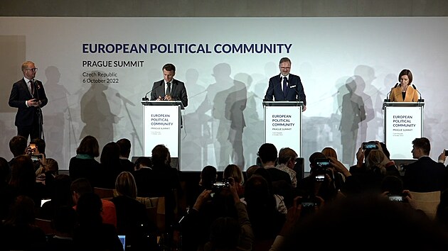 Čelní představitelé tří evropských zemí na tiskové konferenci po skončení prvního dne jednání
