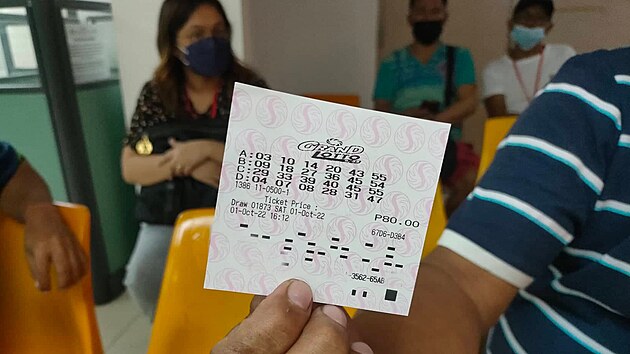 Jeden z výherců filipínské loterie s čísly 9-18-27-36-45-54.