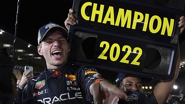 Max Verstappen slav s leny stje Red Bull mistrovsk titul v F1.