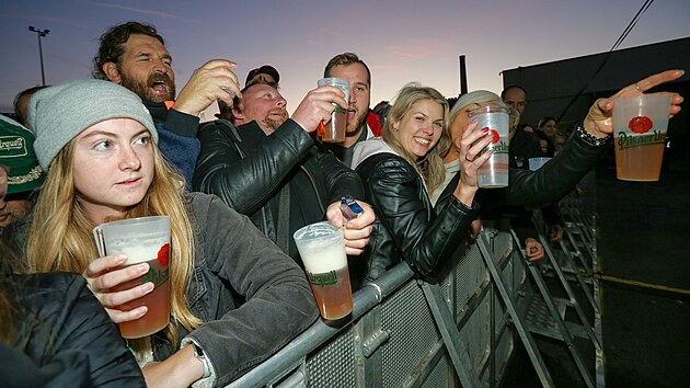 Nvtvnci Pilsner Festu si v sobotu v ase 18:42 pipili ke 180. vro zaloen plzeskho pivovaru. (8. jna 2022)